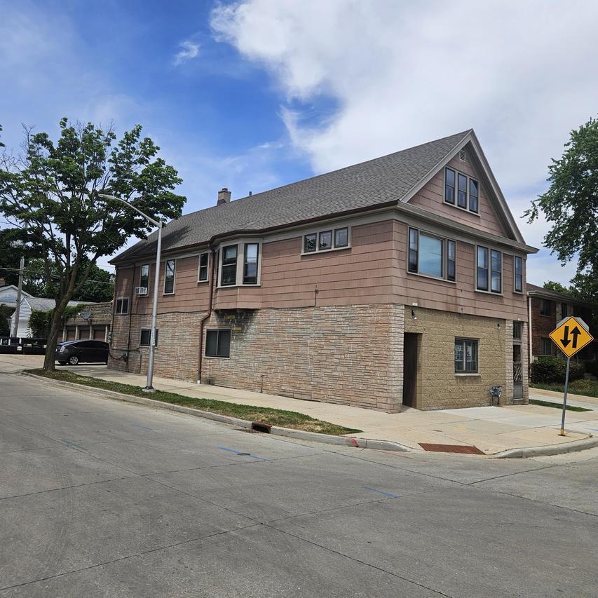 1229 S 62nd St #1231, West Allis, WI 53214
