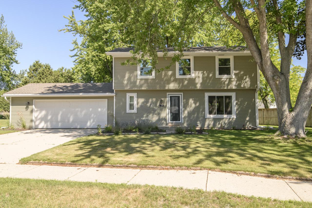 519 Greenfield Dr, Grafton, WI 53024