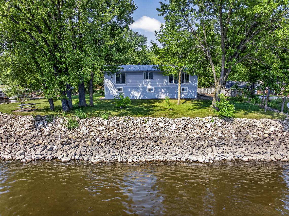 23813 Lake Rd, Trempealeau, WI 54661