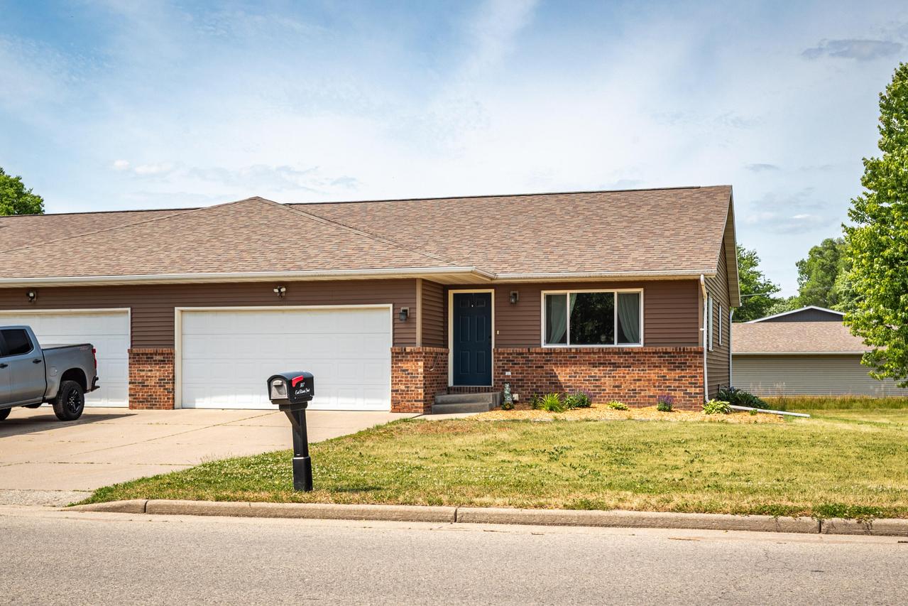 307 Roberts St, Holmen, WI 54636