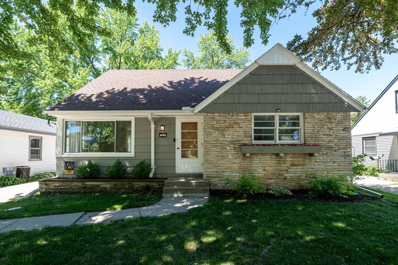 317 N 110th St, Wauwatosa, WI 53226