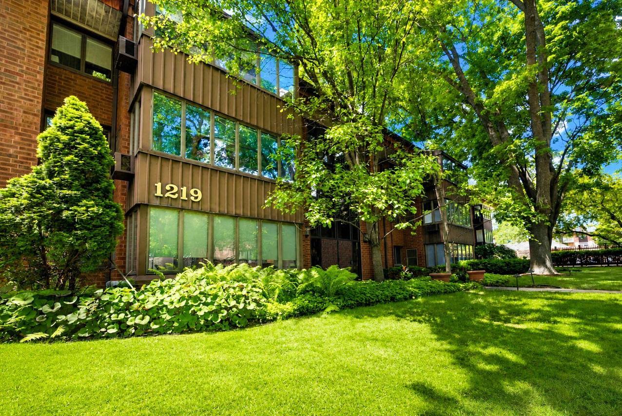 1219 N Jackson St #308, Milwaukee, WI 53202