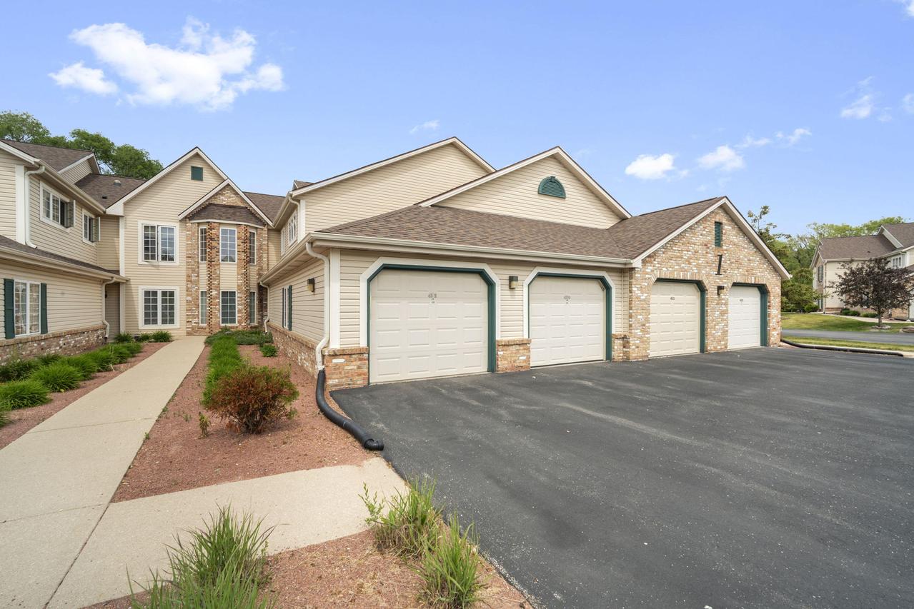 4511 S 124th St, New Berlin, WI 53151