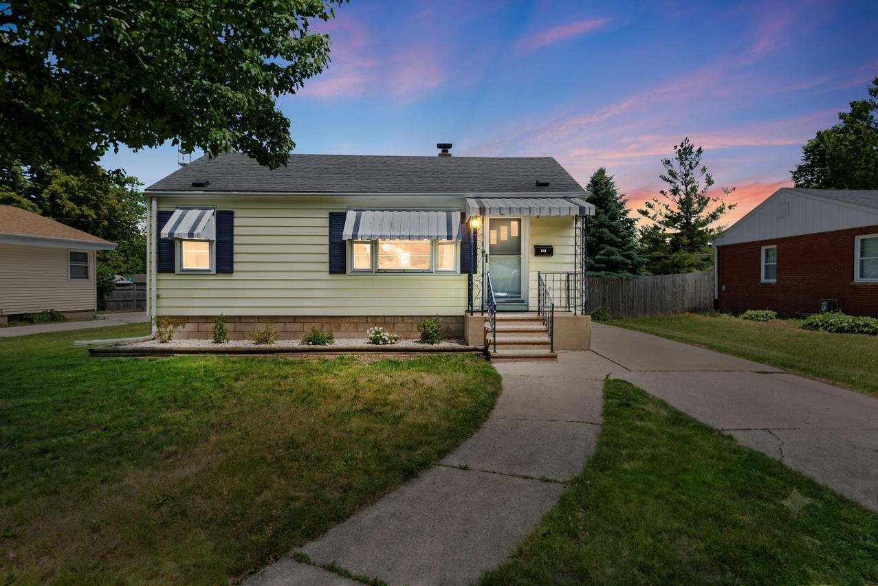7925 46th Ave, Kenosha, WI 53142