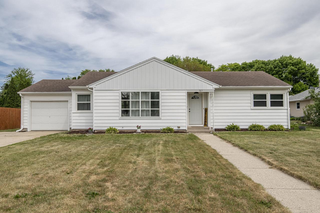 707 N Moreland Blvd, Waukesha, WI 53188