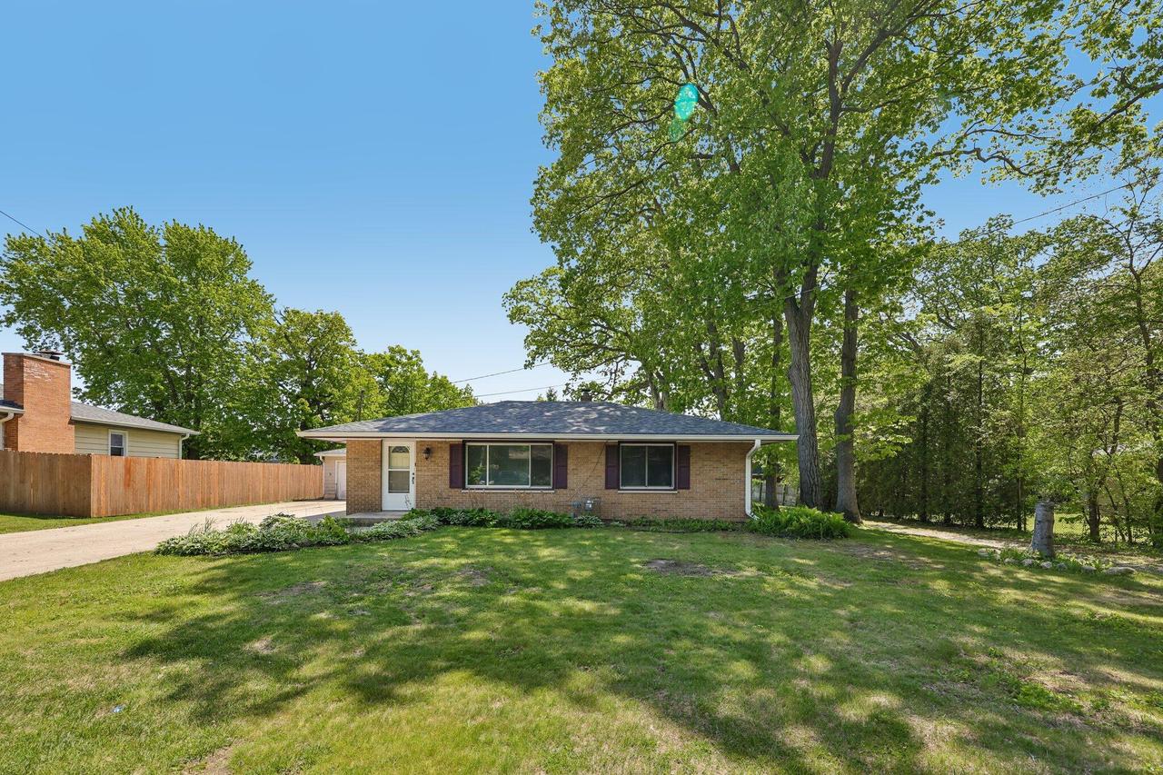 531 11th Pl, Somers, WI 53140
