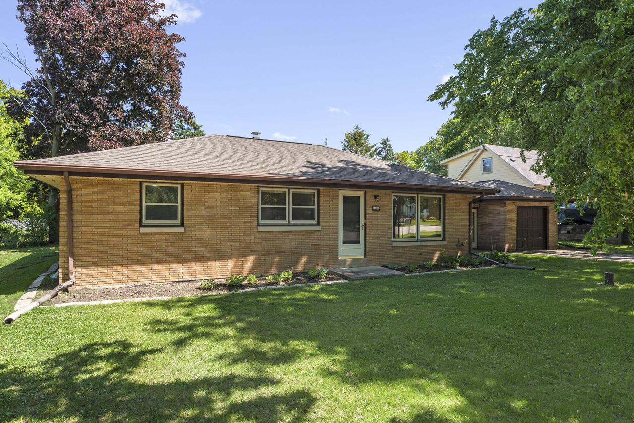 6630 W Holmes Ave, Greenfield, WI 53220