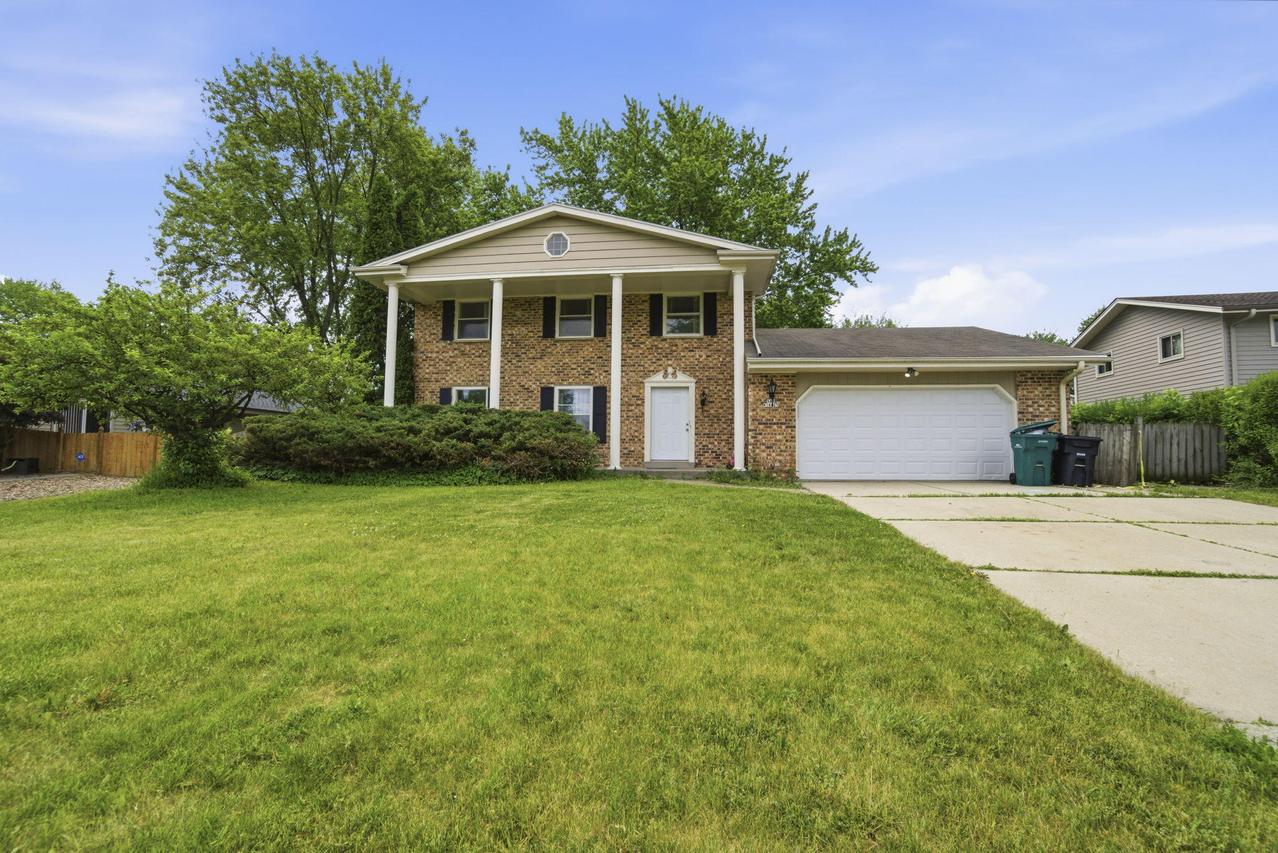N83W18025 Le Mons Dr, Menomonee Falls, WI 53051