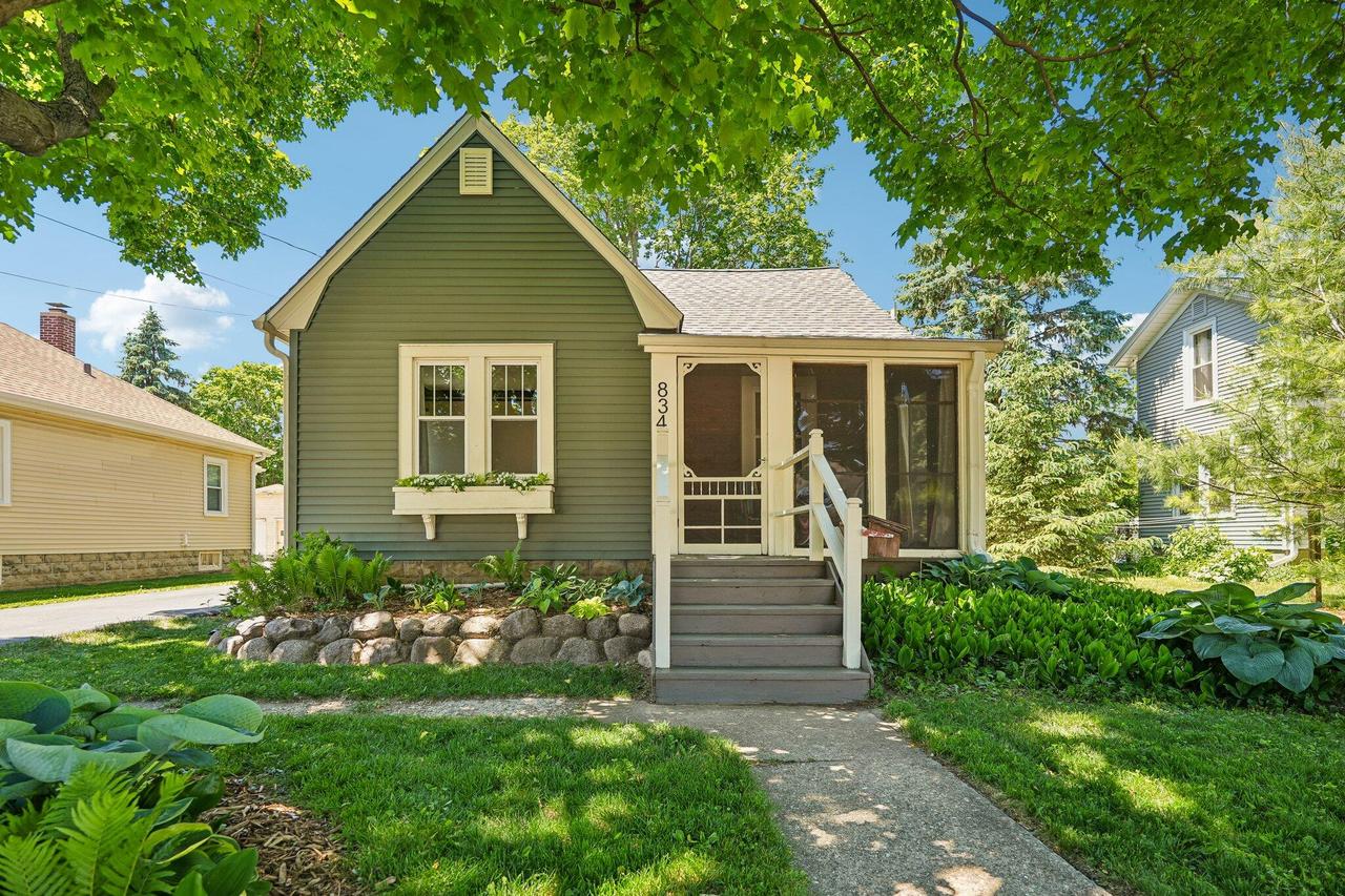 834 S Silver Lake, Oconomowoc, WI 53066