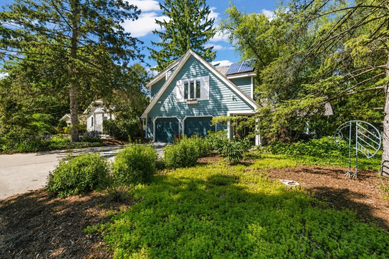 904 W Labelle Ave, Oconomowoc, WI 53066