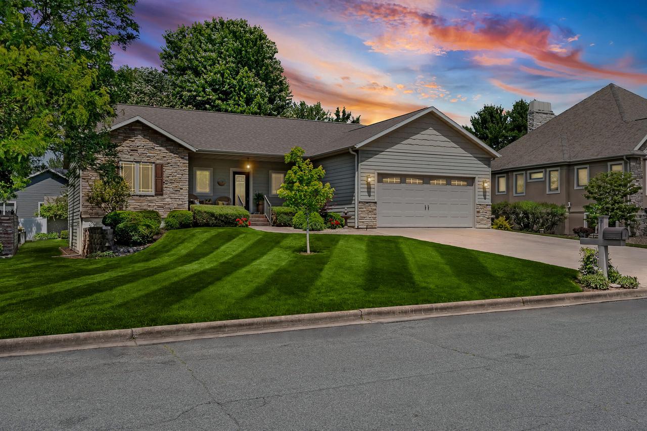911 Steven Pl, Campbell, WI 54603