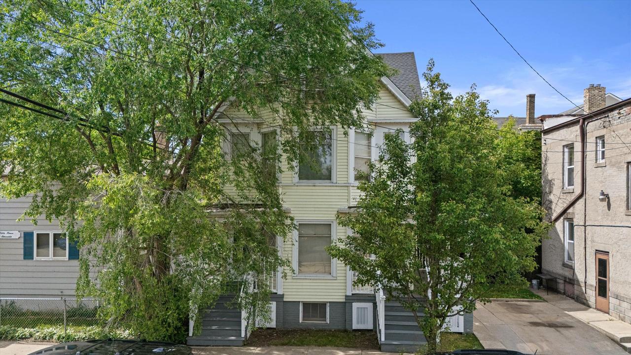 311 11th St, Racine, WI 53403