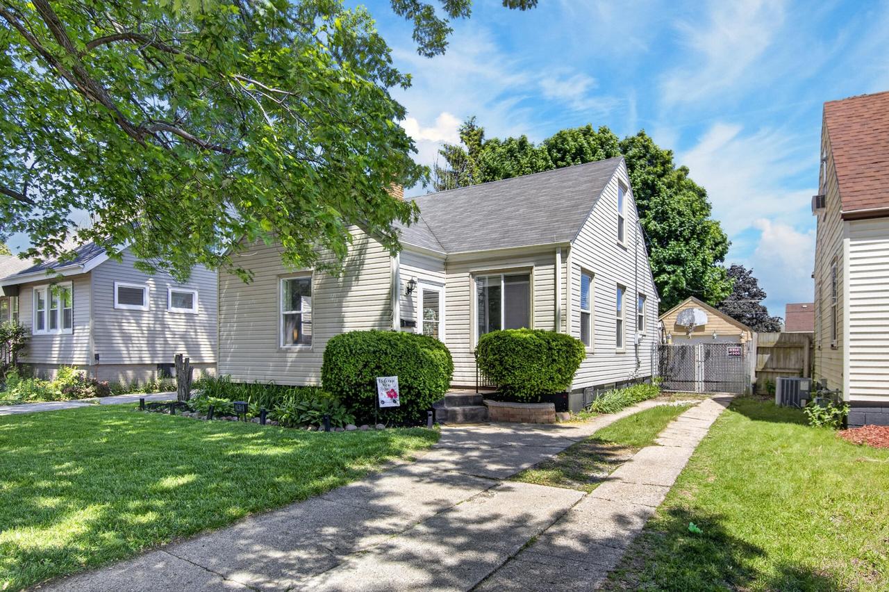 7413 32nd Ave, Kenosha, WI 53142