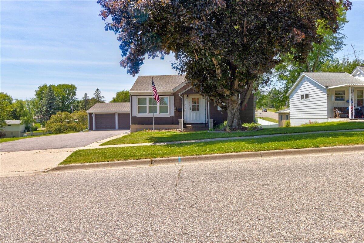 1053 Mitscher Ave, Hillsboro, WI 54634