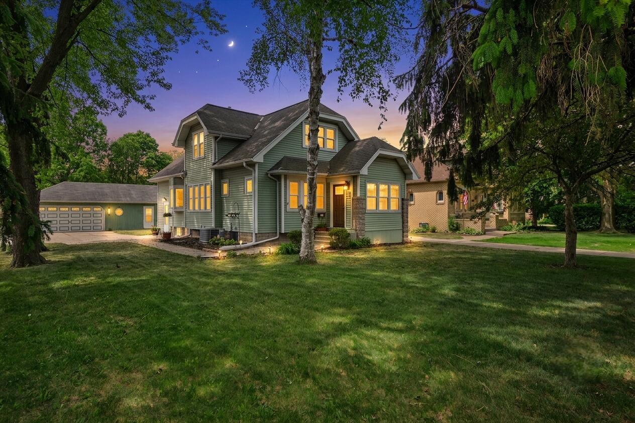 333 W Bender Rd, Glendale, WI 53217