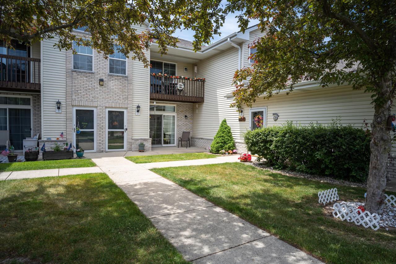6115 S Creekside Dr #2, Cudahy, WI 53110
