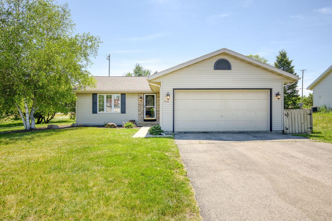 2901 Autumn Ln, East Troy, WI 53120