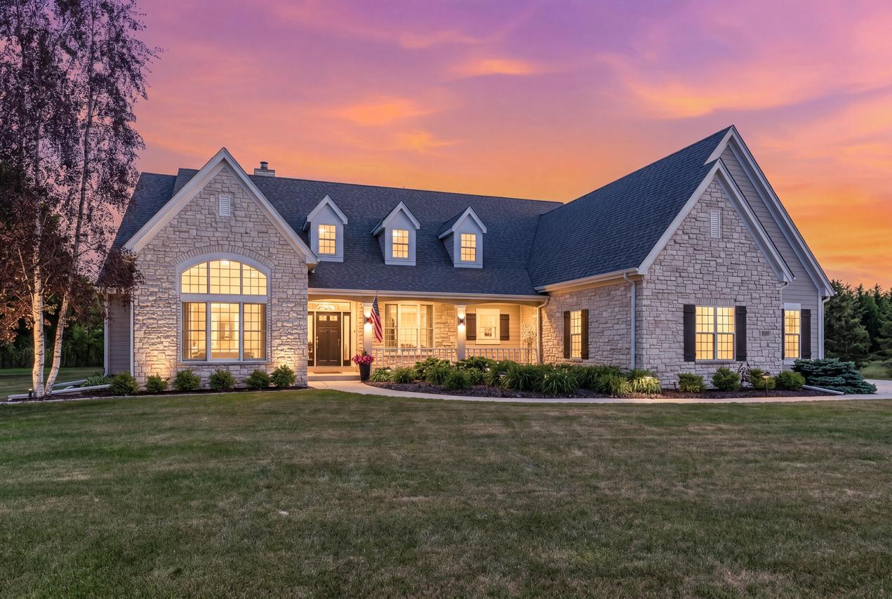 129 Preserve Ct, Grafton, WI 53024