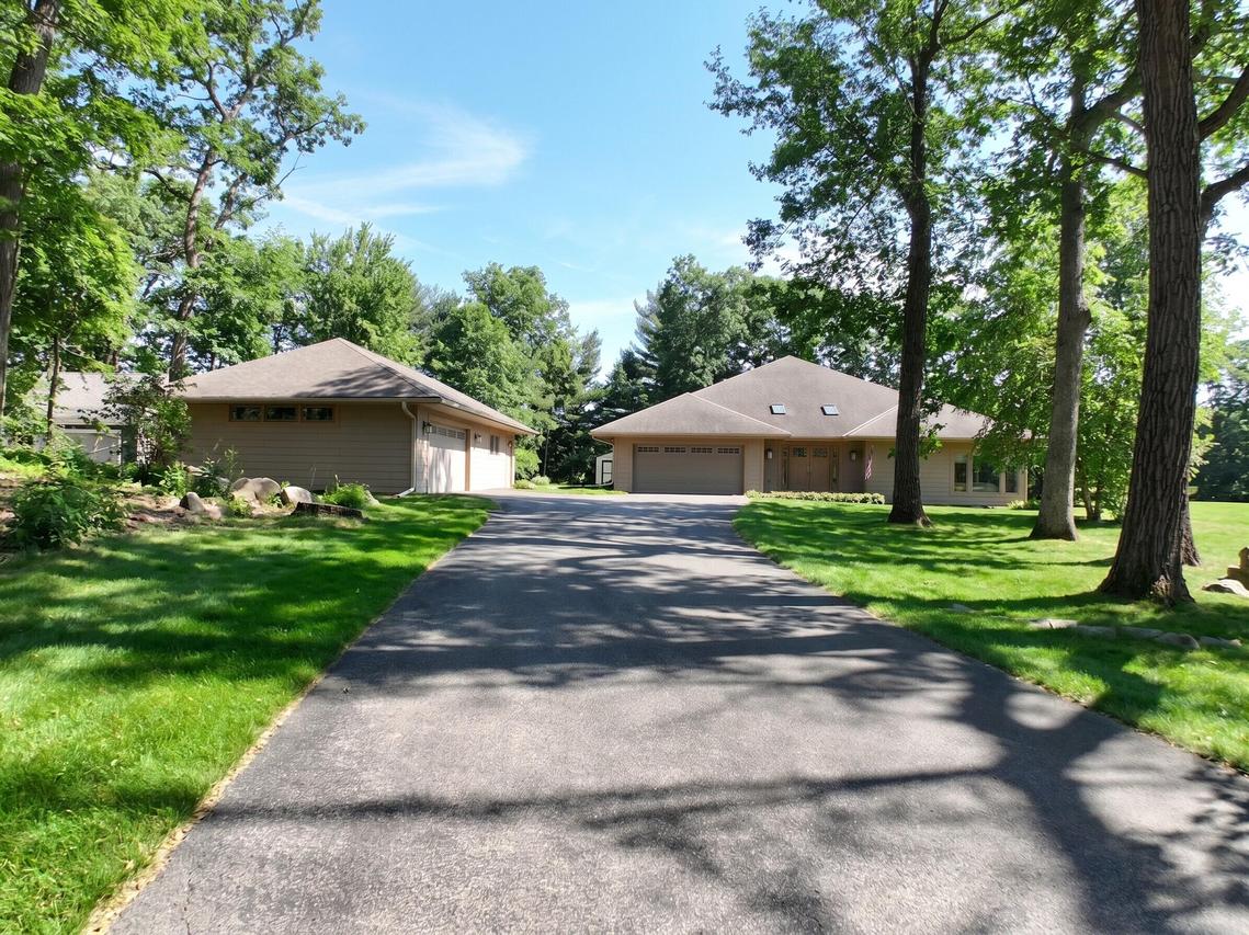 W307N6992 Club Cir, Merton, WI 53029