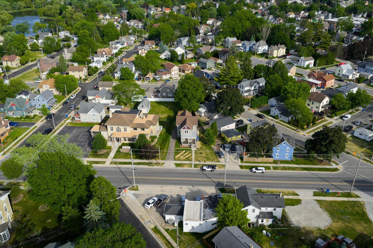 711 N Fourth St, Watertown, WI 53098