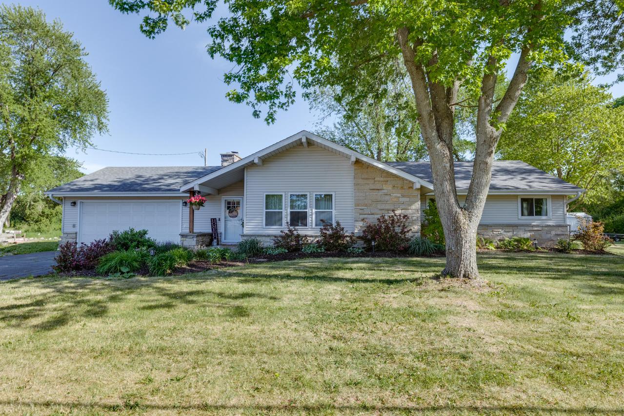 213 W State Rd, North Prairie, WI 53153