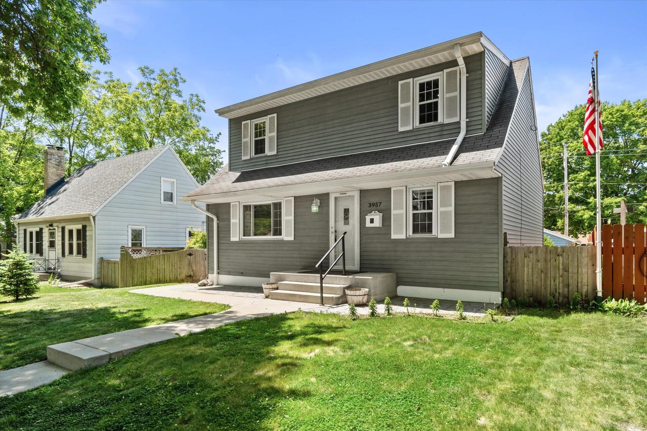 3957 S 58th St, Milwaukee, WI 53220