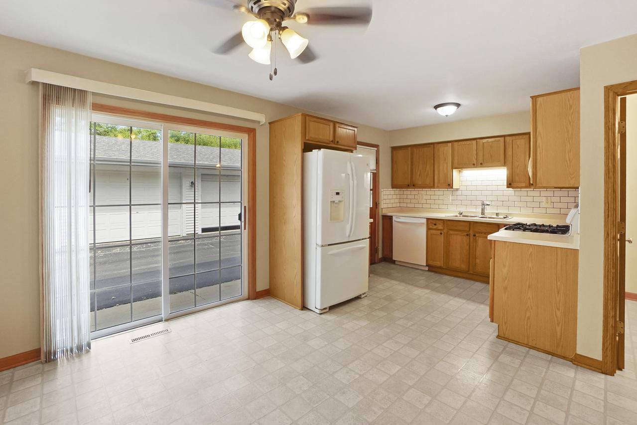 449 W Wisconsin Ave #9, Oconomowoc, WI 53066