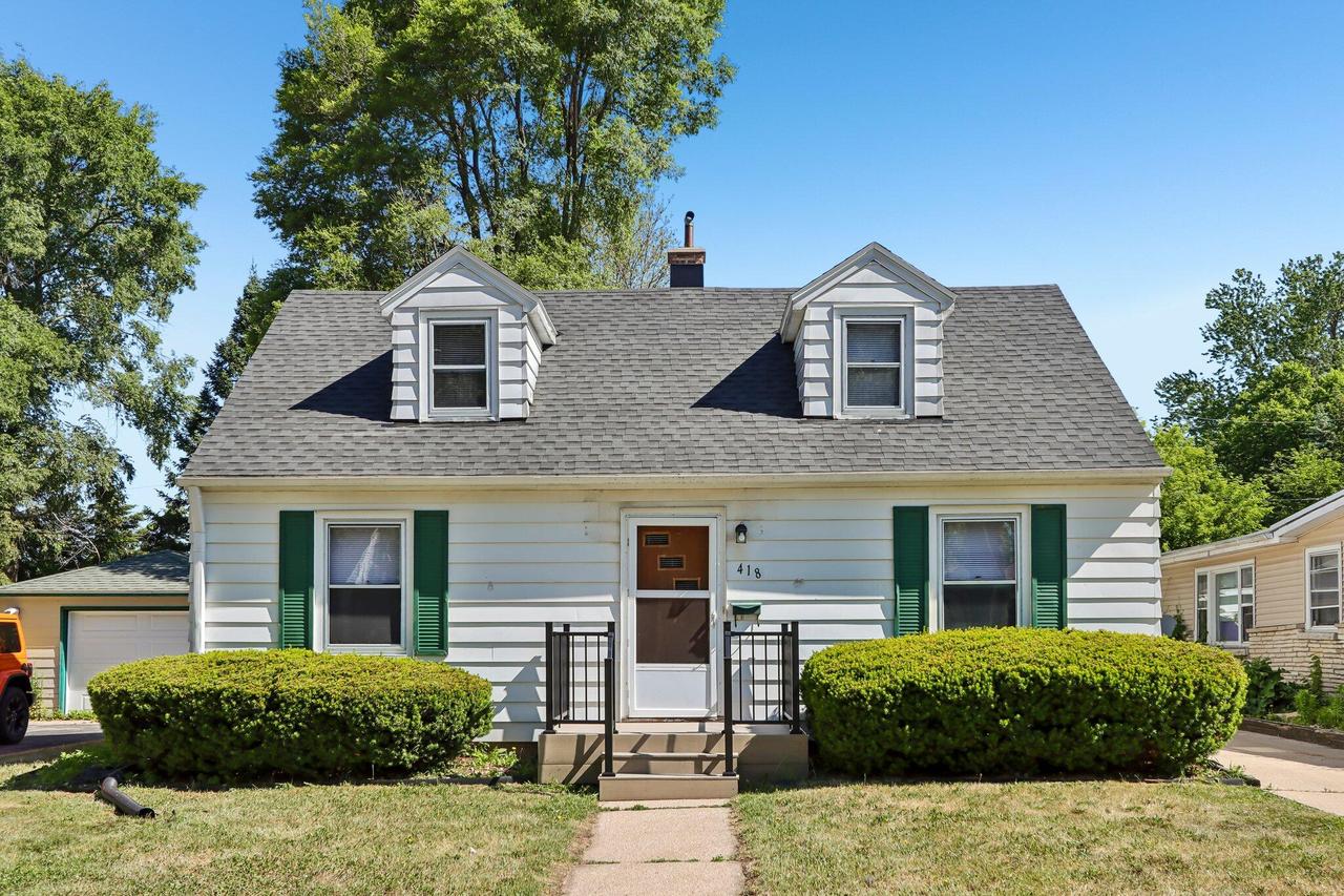 418 Harrison Ave, Waukesha, WI 53186