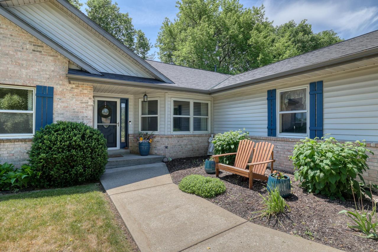 494 Quinlan Ct, Pewaukee, WI 53072