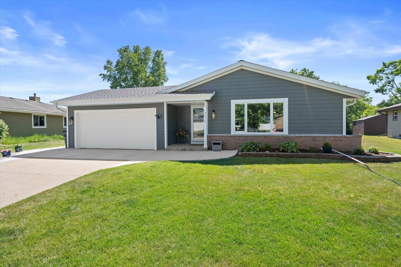 4219 W Pebble Beach, Franklin, WI 53132