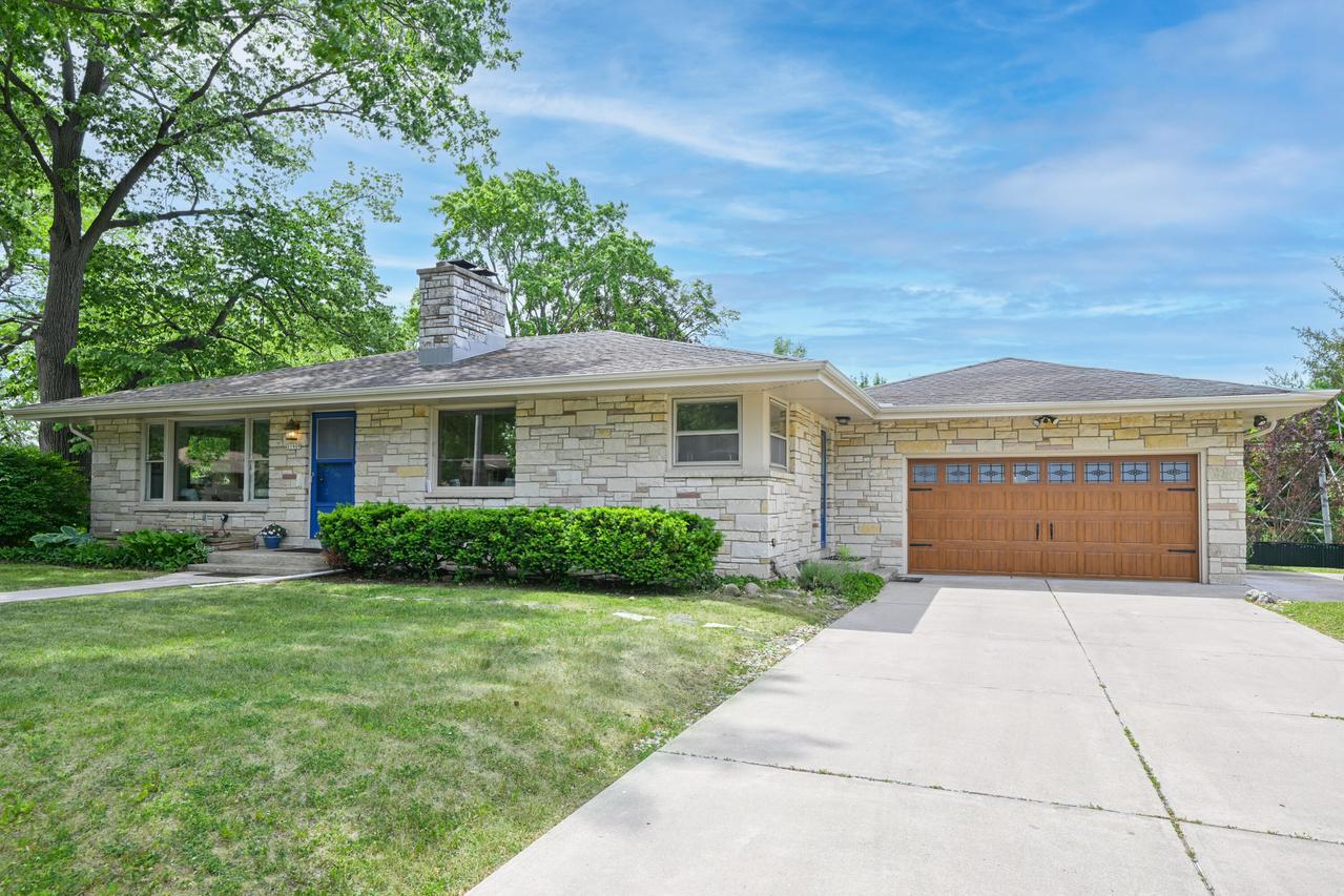 11909 W Vliet St, Wauwatosa, WI 53226