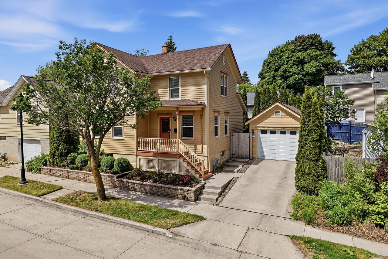 822 N 4th St, Sheboygan, WI 53081