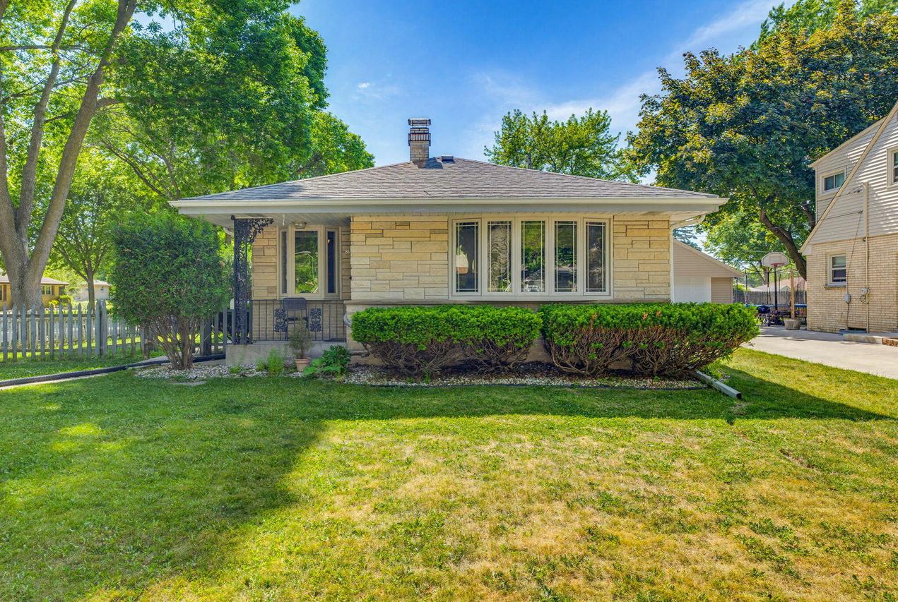 2569 S 97th St, West Allis, WI 53227