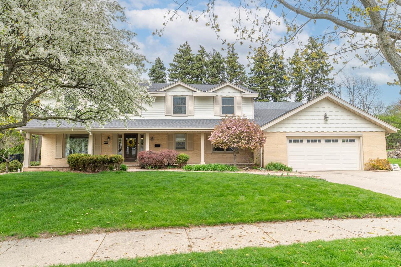 7638 Geralayne Cir, Wauwatosa, WI 53213