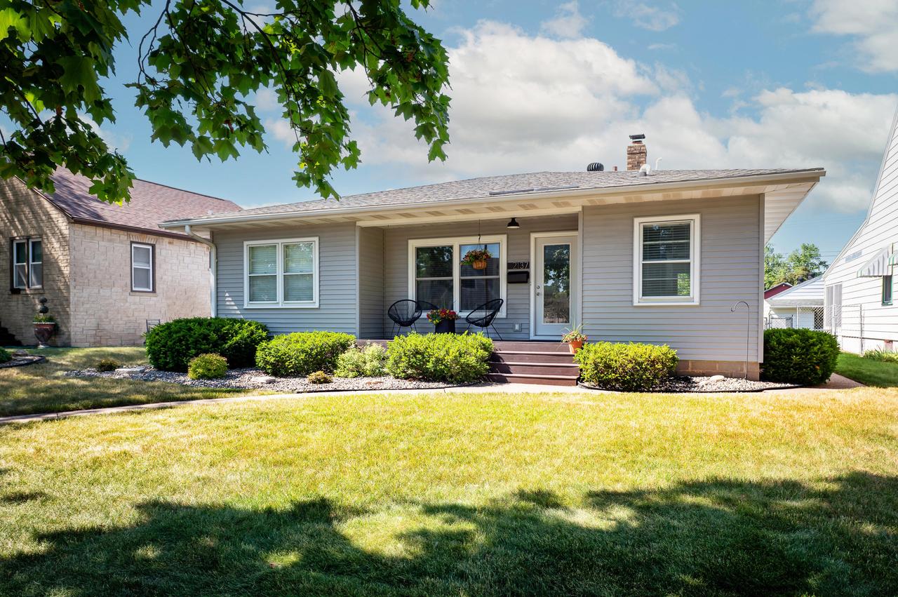 2137 Johnson St, La Crosse, WI 54601