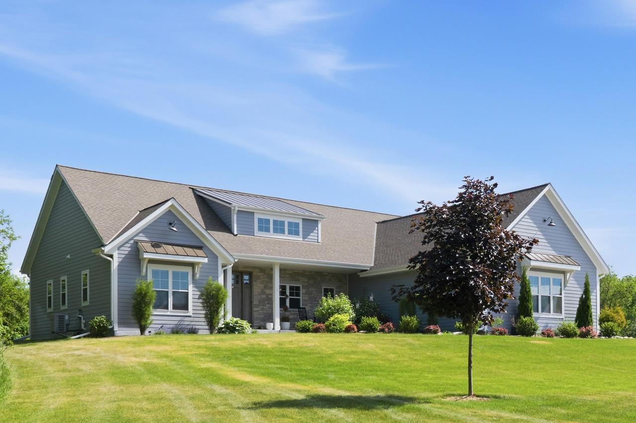 N52W30587 Moraine Dr, Merton, WI 53029