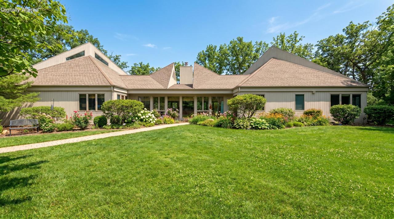 W5611 Oak Bluff, Walworth, WI 53125