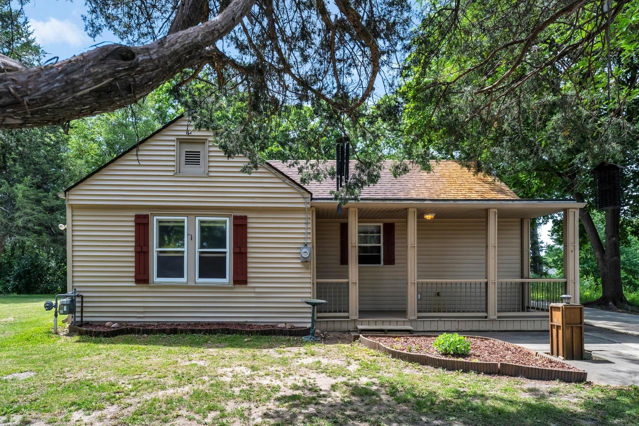 33511 Fairview Ct, Burlington, WI 53105