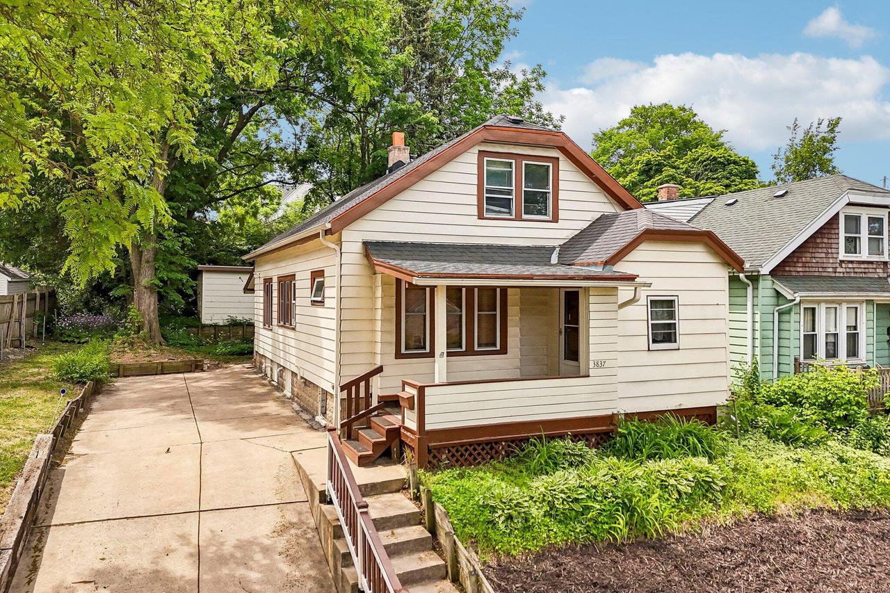 3837 W Mt Vernon Ave, Milwaukee, WI 53208