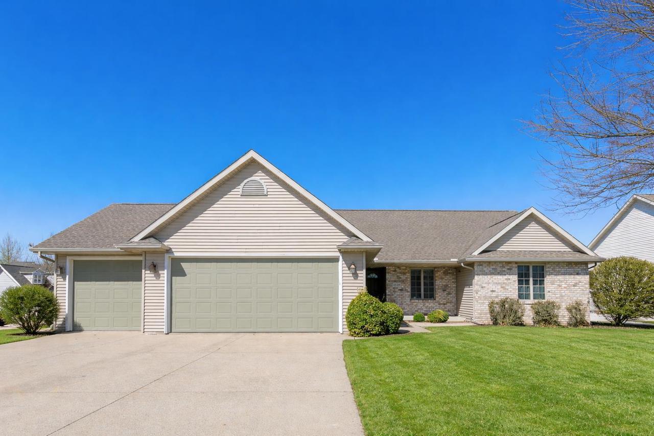 2190 Hidden Creek, Fox Crossing, WI 54956
