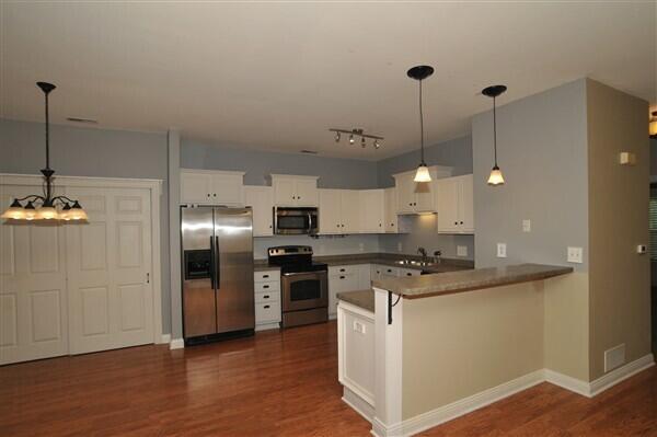 2270 W Vista Bella Dr #102, Oak Creek, WI 53154