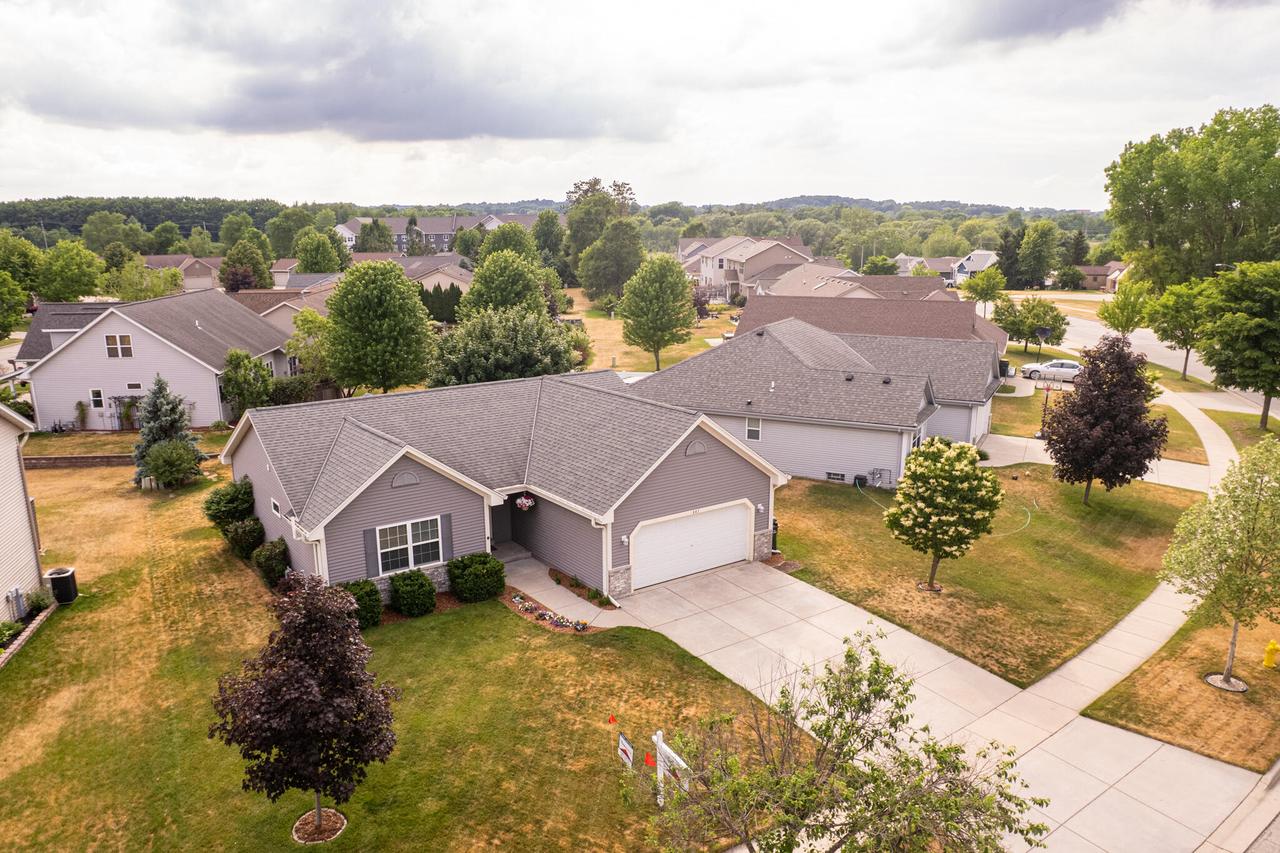 507 Sand Dr, West Bend, WI 53095