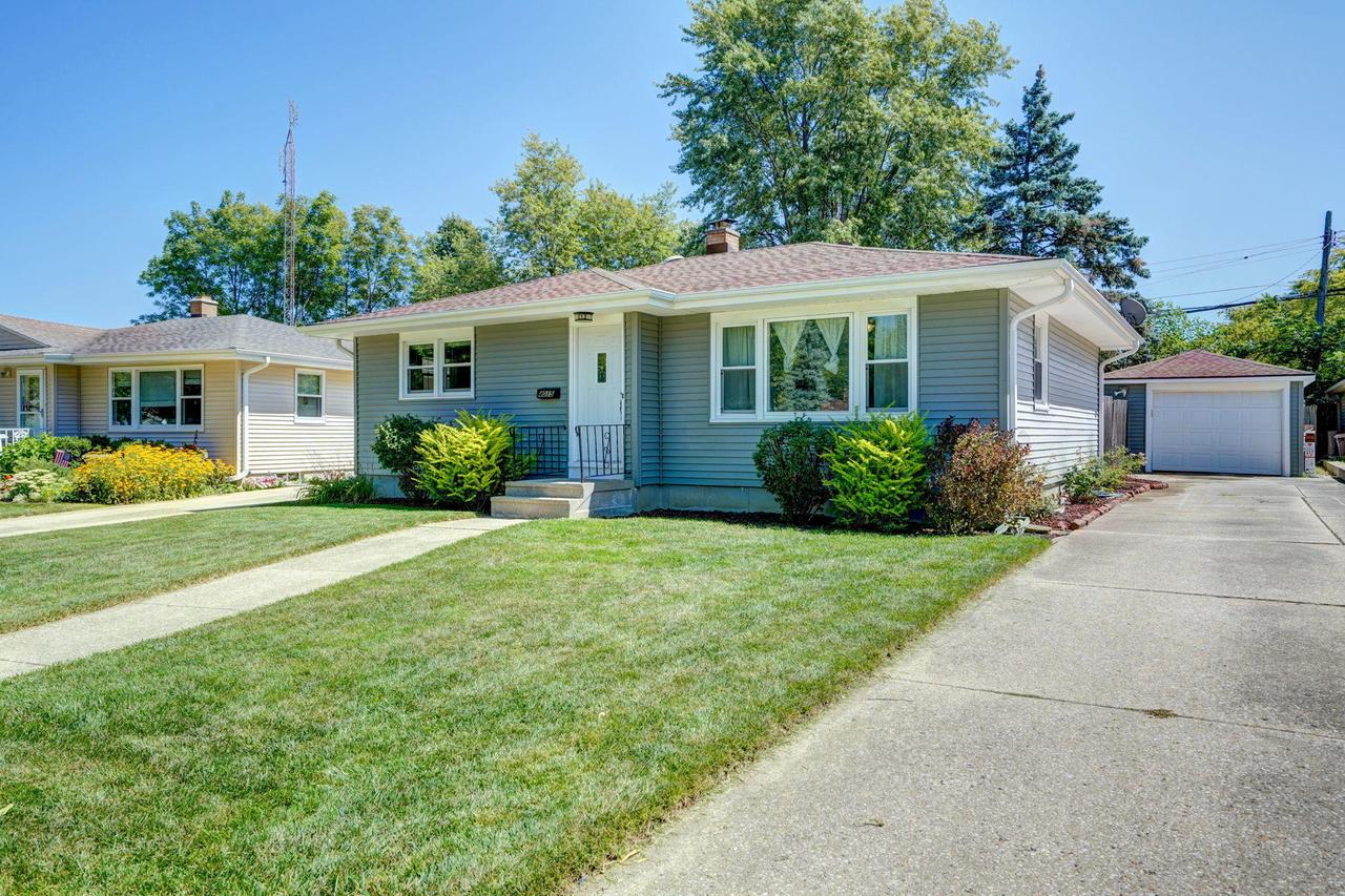 4015 Harding Rd, Kenosha, WI 53142