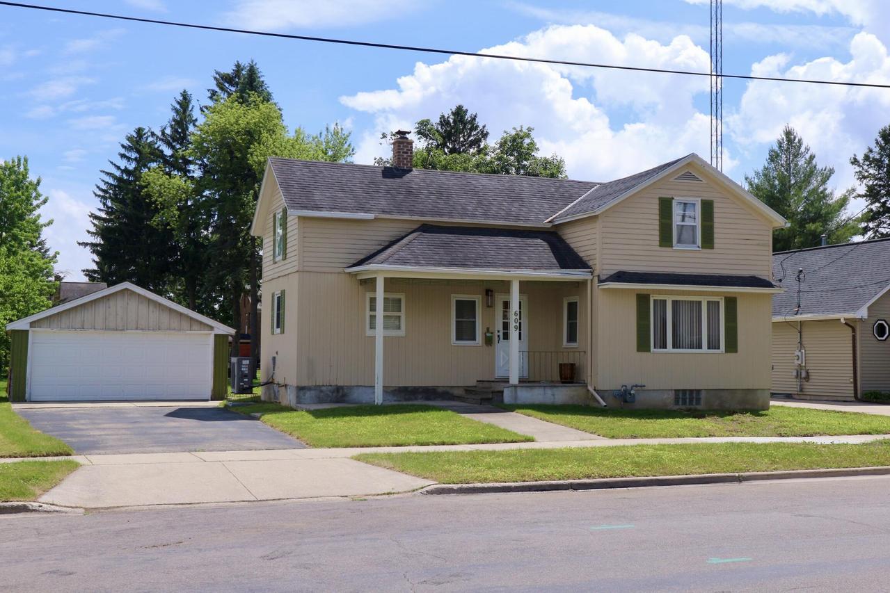 609 E South St, Beaver Dam, WI 53916