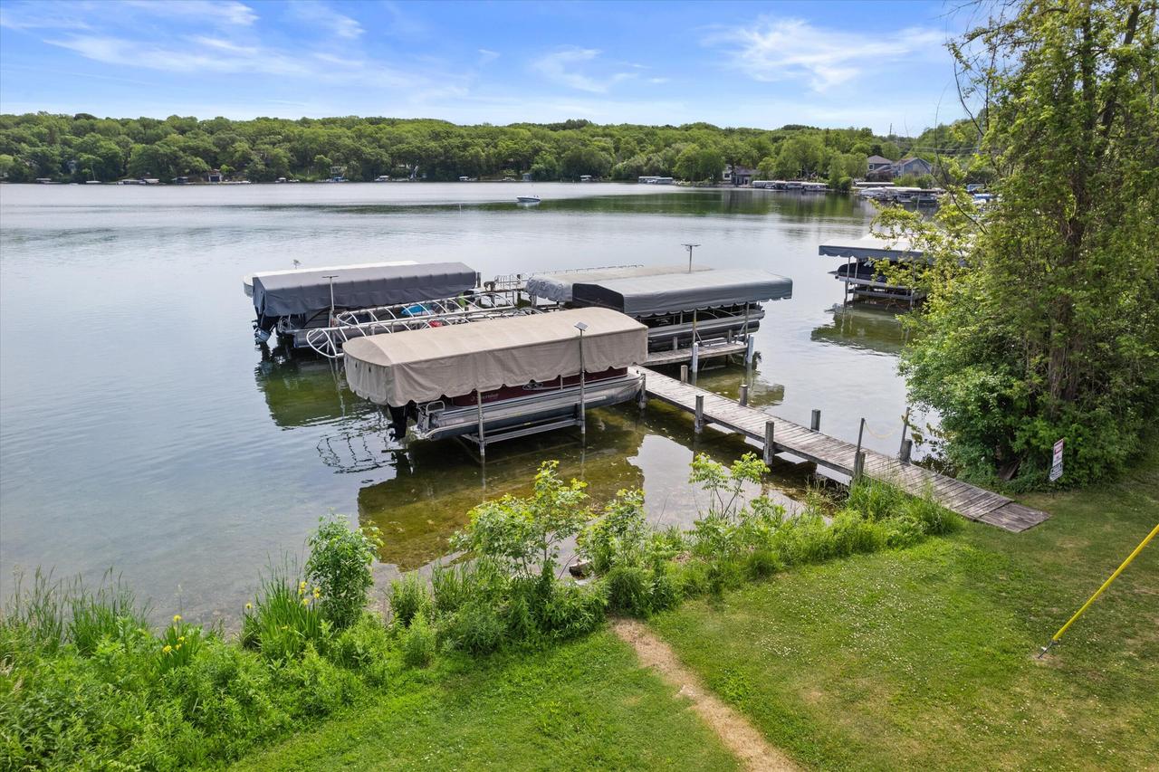 1542 3rd St, Delafield, WI 53018