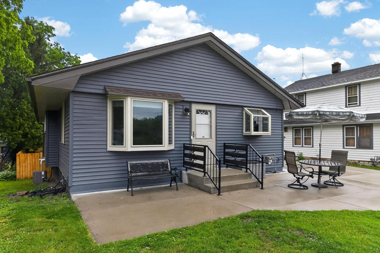 401 Harvey Ave, Waukesha, WI 53186