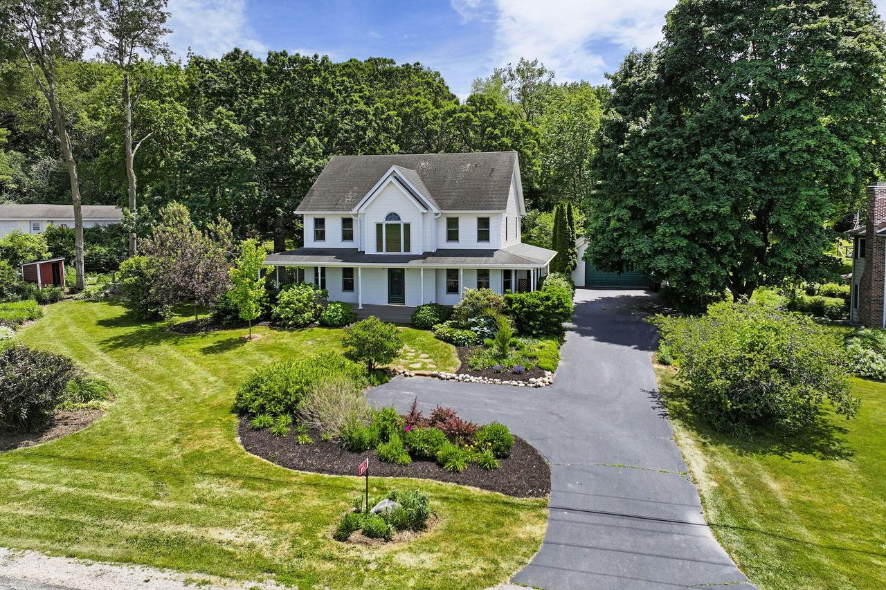 553 W Twin Lakes, Bloomfield, WI 53128