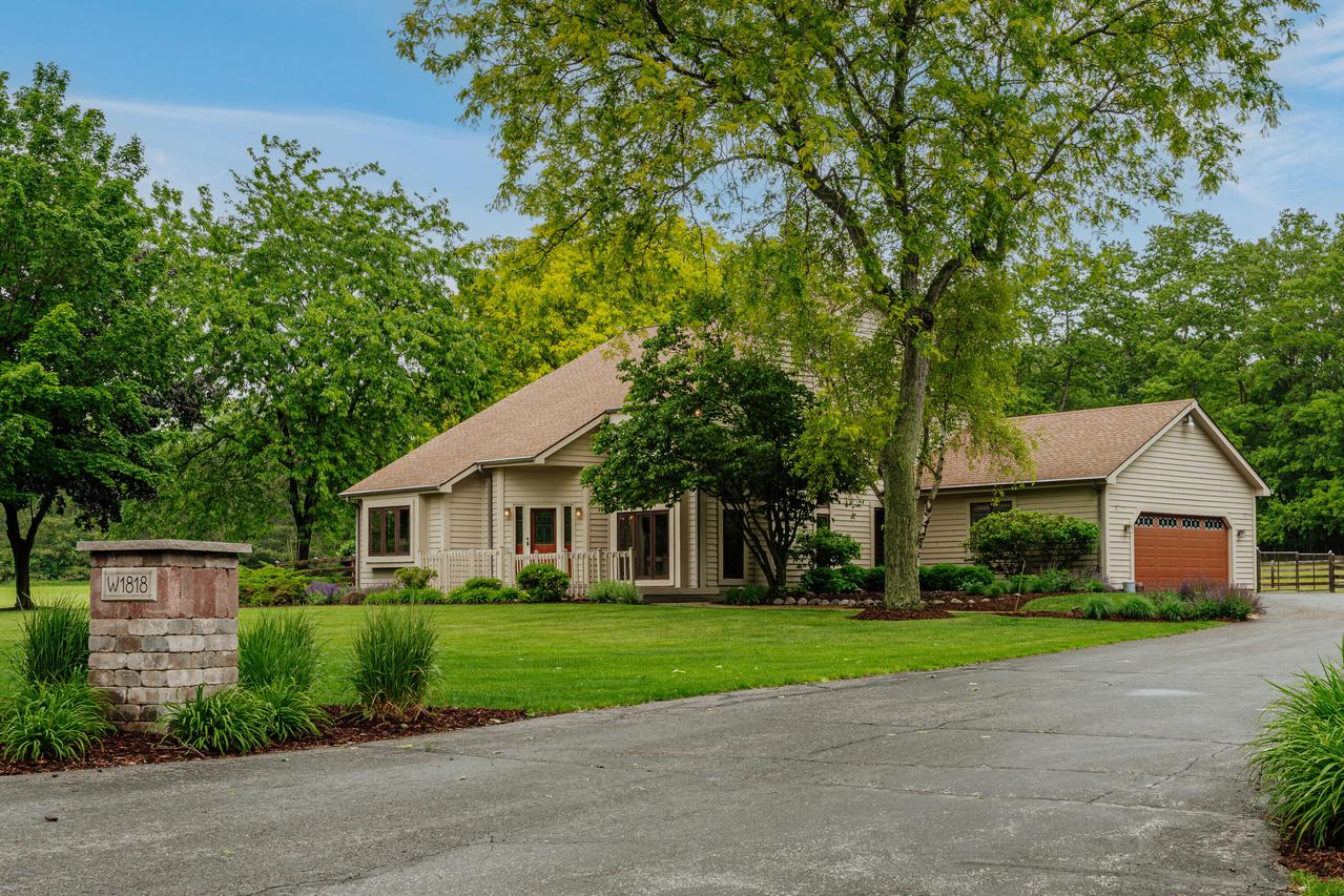 W1818 Lake Rd, East Troy, WI 53149