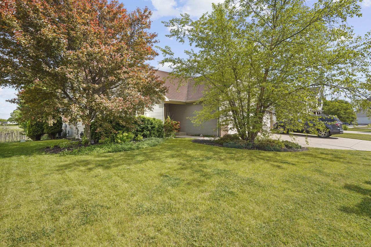 8206 61st St, Kenosha, WI 53142