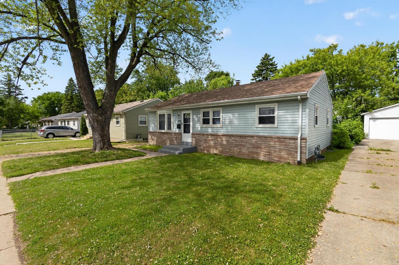 5849 N 62nd St, Milwaukee, WI 53218